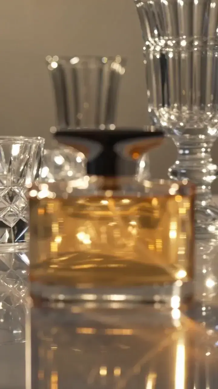 MiniMax H3 Motion Study 20: Golden Perfume Spray